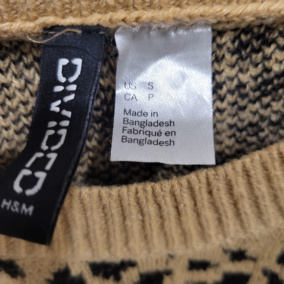 H&M Sweater - Picture 2 of 2